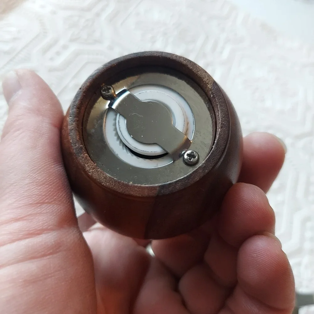 Vintage Wood Salt and Pepper Grinder Set Hand Crank Chrome Spherical Brown 2pc